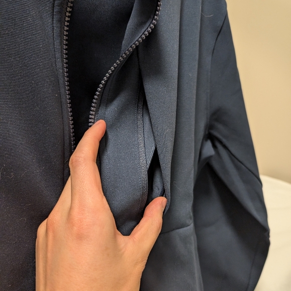 Lululemon sojourn jacket - Picture 4 of 6